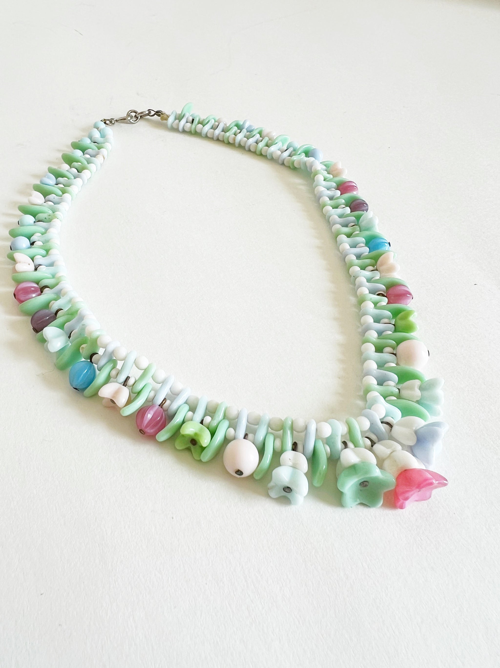 1950s Vintage Pastel Milk Glass Beaded Flower Necklace – Eleventh 